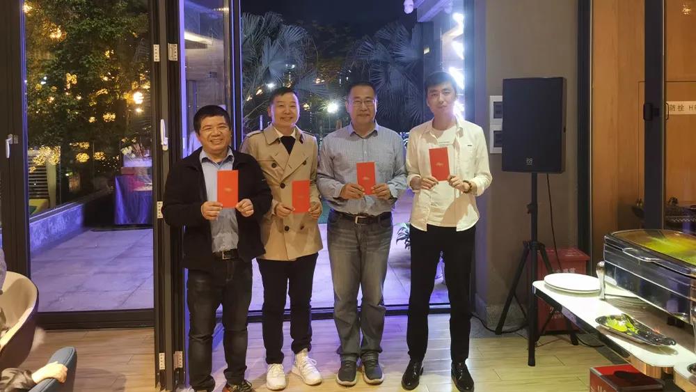 中獎嘉賓上臺領(lǐng)獎(部分) 中獎嘉賓上臺領(lǐng)獎(部分)